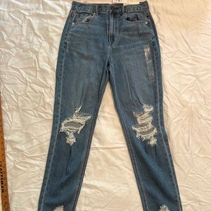 American Eagle Distressed Mom Jean NWT Sz. 4